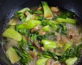 Foto langkah ke 6 dari resep Tumis Pokcoy Jamur.