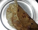 A picture of step 3 of Egg parantha.