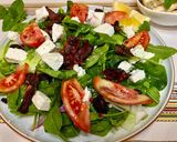 Une image de l'étape 1 de Salade de jeunes pousses d’épinards et feta.
