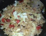 Foto langkah ke 5 dari resep Nasi Goreng Ikan Asin & Sosis.