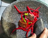Foto langkah ke 2 dari resep Sambal Mangga Queni.