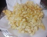 Foto del paso 1 de la receta: Tortilla de papas con cebolla, chorizo y perejil