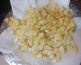 Foto del paso 1 de la receta: Tortilla de papas con cebolla, chorizo y perejil