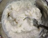 A picture of step 3 of Jain Cheese burst pizza.