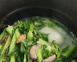 Hình bước làm 3 của món Canh gà cải thìa nấm