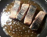 Foto del paso 25 de la receta: Lomo de bonito en salsa de dos tipos de cebolla y ras el hanout