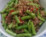 Foto langkah ke 3 dari resep Tumis Buncis Daging Jamur.