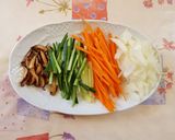 Foto del passaggio 7 della ricetta Japchae (Spaghetti di patate dolci saltati con verdure)