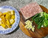 A picture of step 2 of Stir-Fried Soft Tofu with Minced Pork and Chili Paste (Tofu Recipe Ep 16).