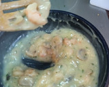 Foto del paso 3 de la receta: Conchas de merluza y gambas