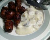 Foto langkah ke 3 dari resep Sosis Panggang with Mushroom Cream Sauce.