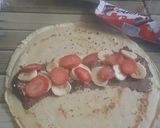 صورة لخطوة 3 من وصفة طريقة بسيطة لعمل الكريب مع الشوكولاتة بالموز والفراولة 😍😍