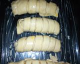 A picture of step 5 of Cartapillar Bread.