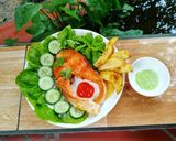 Hình bước làm 3 của món Cá hồi áp chảo ăn kèm khoai tây chiên + salad sốt dầu giấm 🥗🐟
