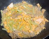 รูปขั้นตอนการทำที่ 4 ของ แตงกวาผัดไข่