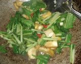 Foto langkah ke 5 dari resep Tumis Sayur Sosin dan Tahu Sederhana.
