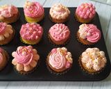 Foto langkah ke 5 dari resep Cupcake lembut hias butter cream.