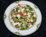 Foto del paso 1 de la receta: ENSALADA DE ESPINACA BABY, ICEBERG CON QUESO DE CABRA, PISTACHO Y ALMENDRAS