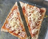 Foto langkah ke 7 dari resep Pizza Roti Tawar.