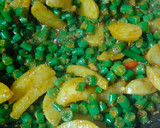 फ्रेंच बीन्स आलू की सब्जी (french beans aloo ki sabzi recipe in Hindi) रेसिपी चरण 2 फोटो