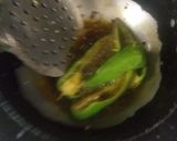 A picture of step 2 of Fry green chilli.