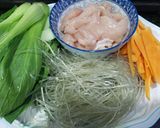 Hình bước làm 1 của món Miến trộn ức gà cải thìa