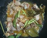 Foto langkah ke 5 dari resep Ayam + kentang bumbu kuning.