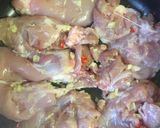 Hình bước làm 2 của món Đùi gà lóc xương(nguyên miếng) xào sả ớt