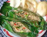 Foto langkah ke 5 dari resep Nasi Bakar Ayam Suwir Pete Simpel.