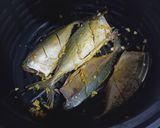 Hình bước làm 2 của món Cá Nục Chiên Mắm Ớt với NCKD/ Fried Kampung fishs