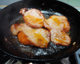 Foto del paso 3 de la receta: Llom adobat amb ceba i amb salsa vi blanc. Lomo adobado en salsa de vino blanco