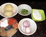 A picture of step 2 of Aloo paneer paratha.