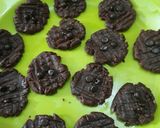 Foto langkah ke 4 dari resep Cookies Coklat Teflon 💙.
