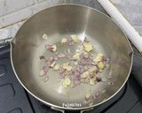 Foto langkah ke 2 dari resep Tumis Sawi Hijau Sosis.
