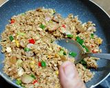 Foto langkah ke 5 dari resep Nasi Goreng Solaria.