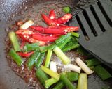 Foto langkah ke 4 dari resep Tumis Babi Daun Bawang Chinese Style.
