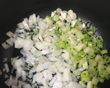 Foto del paso 4 de la receta: Pechuga de pollo a la crema con verdeo