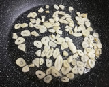 Foto del paso 2 de la receta: Asadura de hígado de cerdo al ajillo