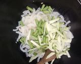 Foto langkah ke 4 dari resep Oseng Kikil Sederhana.