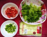 รูปขั้นตอนการทำที่ 1 ของ บะหมี่หยก บะหมี่ทองคำ เกี๊ยวทอง หมูแดง หมูกรอบ