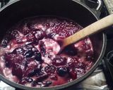 Foto del paso 3 de la receta: Mermelada de cerezas y ciruelas rojas
