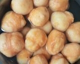 A picture of step 3 of Dahi Bhalla.