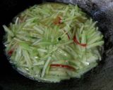 Foto langkah ke 5 dari resep Tumis Labu Siam Sederhana.