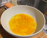 A picture of step 5 of Oyako-don (Parent-child rice bowl 🐔 🐣).