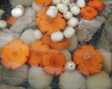 Hình bước làm 1 của món Canh Gà Hầm Củ Quả