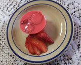 Foto del paso 5 de la receta: 🍧Postrecitos de gelatina y yogurt de frutillas 🍧