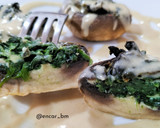 Foto del paso 7 de la receta: Champiñones rellenos de espinacas con salsa de castañas