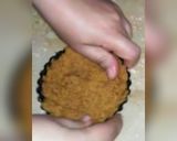 A picture of step 3 of No bake chocolate ceremal tart.
