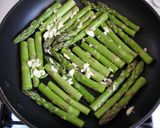 A picture of step 2 of Pan-fried Cheesy Asparagus.
