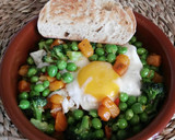 Foto del paso 11 de la receta: Guisantes frescos con verduras y huevo
